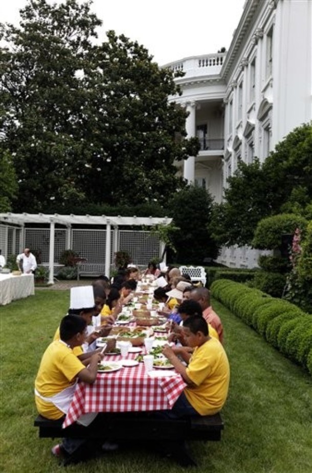 Michelle Obama's White House Guests Dining On Vegetables