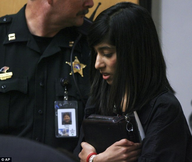 Rifqa Bary Holding Her Bible Entering Florida Court Room