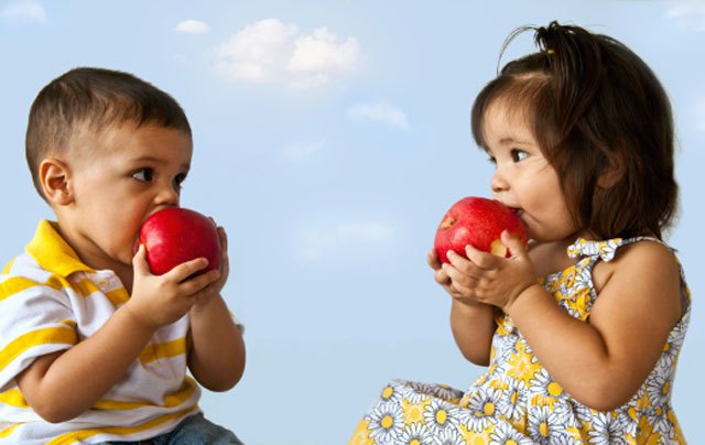 Latino Children Eating Apples --NBC Latino