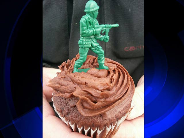 School Conficates Cupcakes With Toy Soldiers