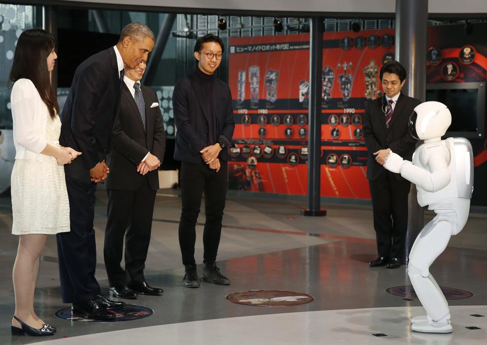 Obama Bows to Japanese Robot